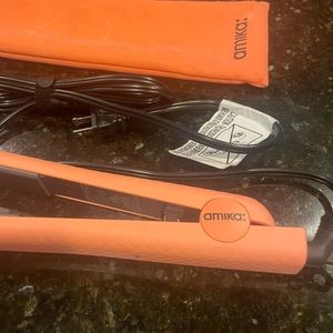 Amika Hair Straightner